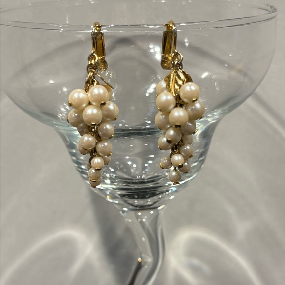 Vintage Faux Pearl Grapevine Clip-On Earrings - Picture 4 of 8